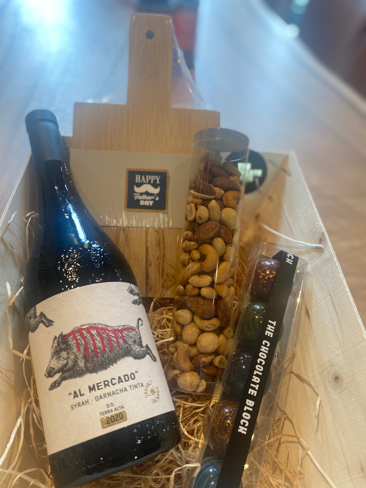 Vaderdag rode wijn en chocolade pakket