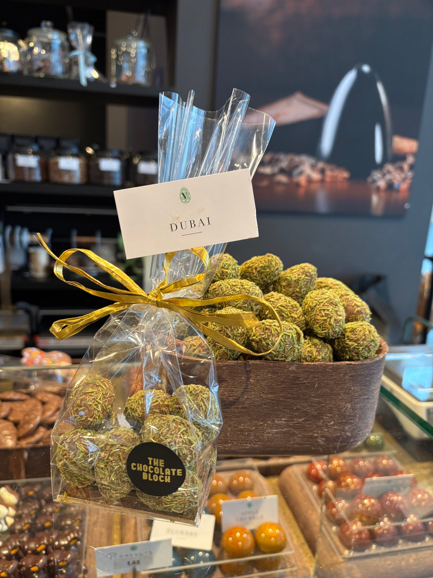 Dubai Paaseitjes van The Chocolate Block Chocolaterie Breda