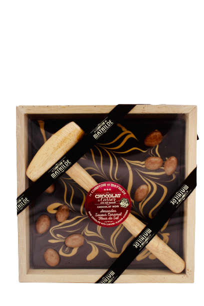 Kistje Chocolade Amandelen Karamel en Zeezout met een Hamer