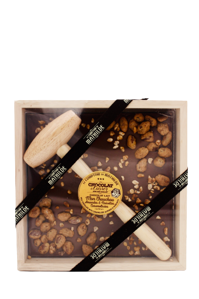 Chocolade met hamer en gekaramelliseerde noten