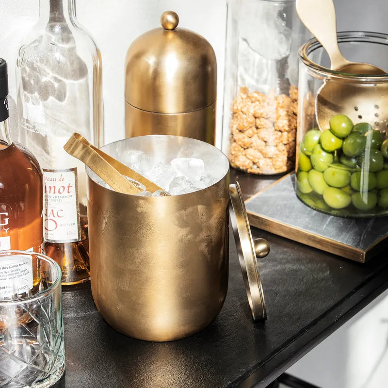 Messing wijnkoeler met Cava en bonbons