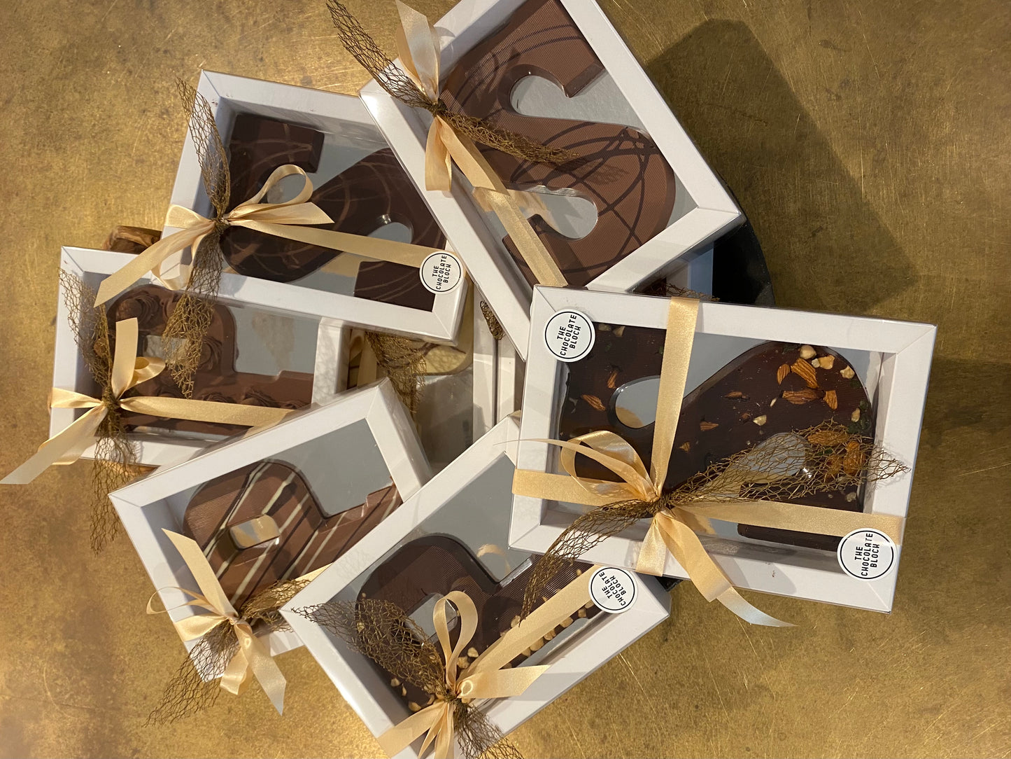 Chocoladeletters bestellen van Visser Chocolade