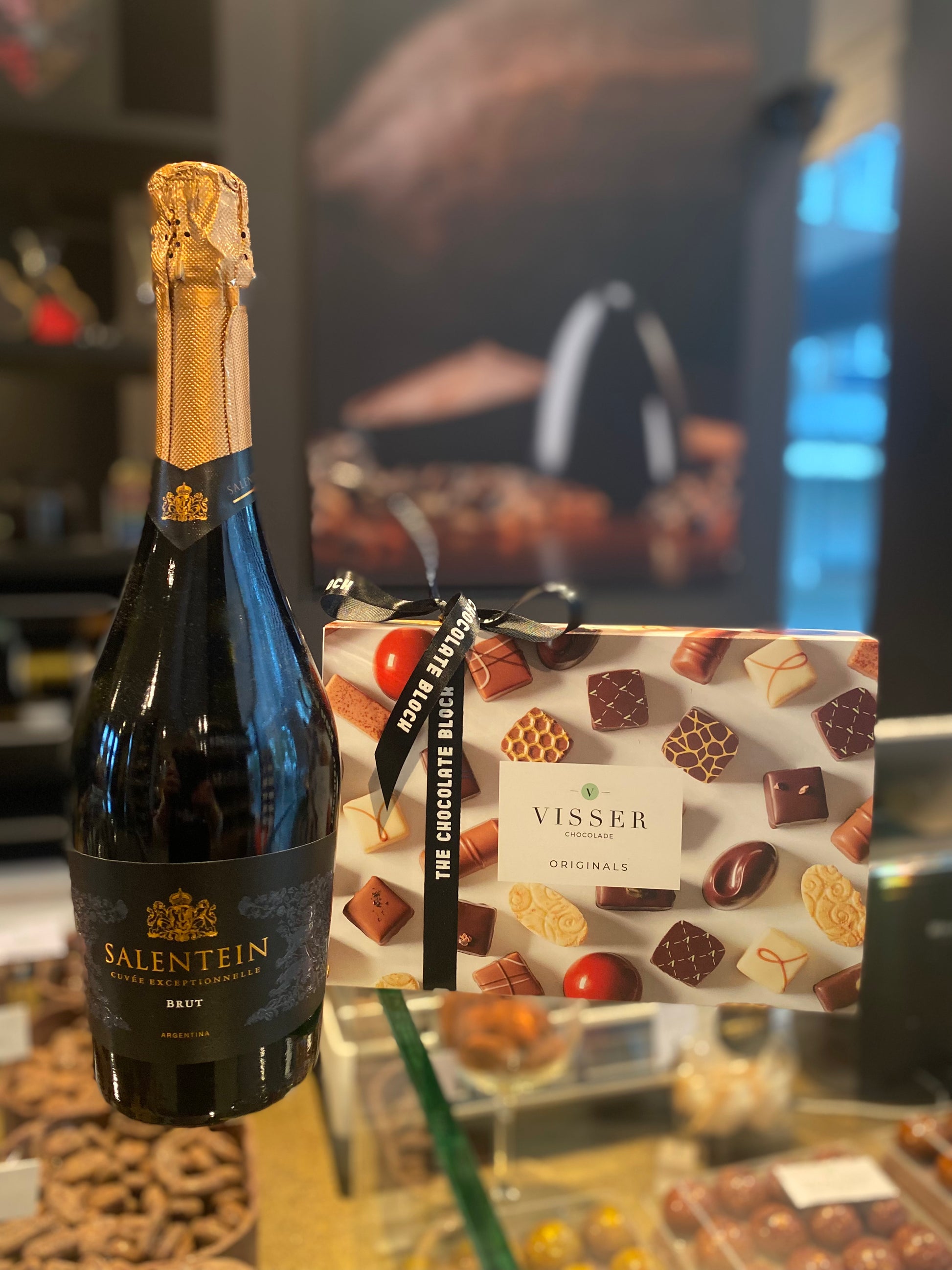 Bonbons van Visser Chocolade en Salentein Rose Brut voor vaderdag