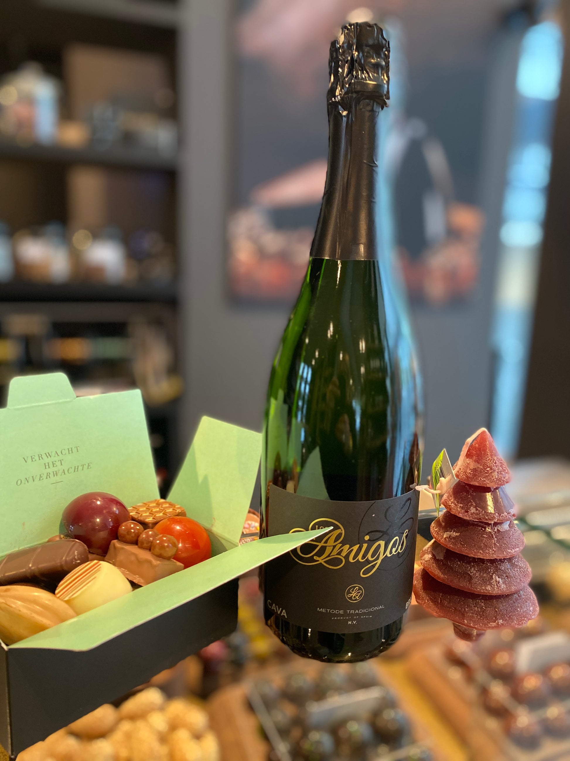 Kerstpakket met Cava, Visser Chocolade bonbons en kerstboom kaars