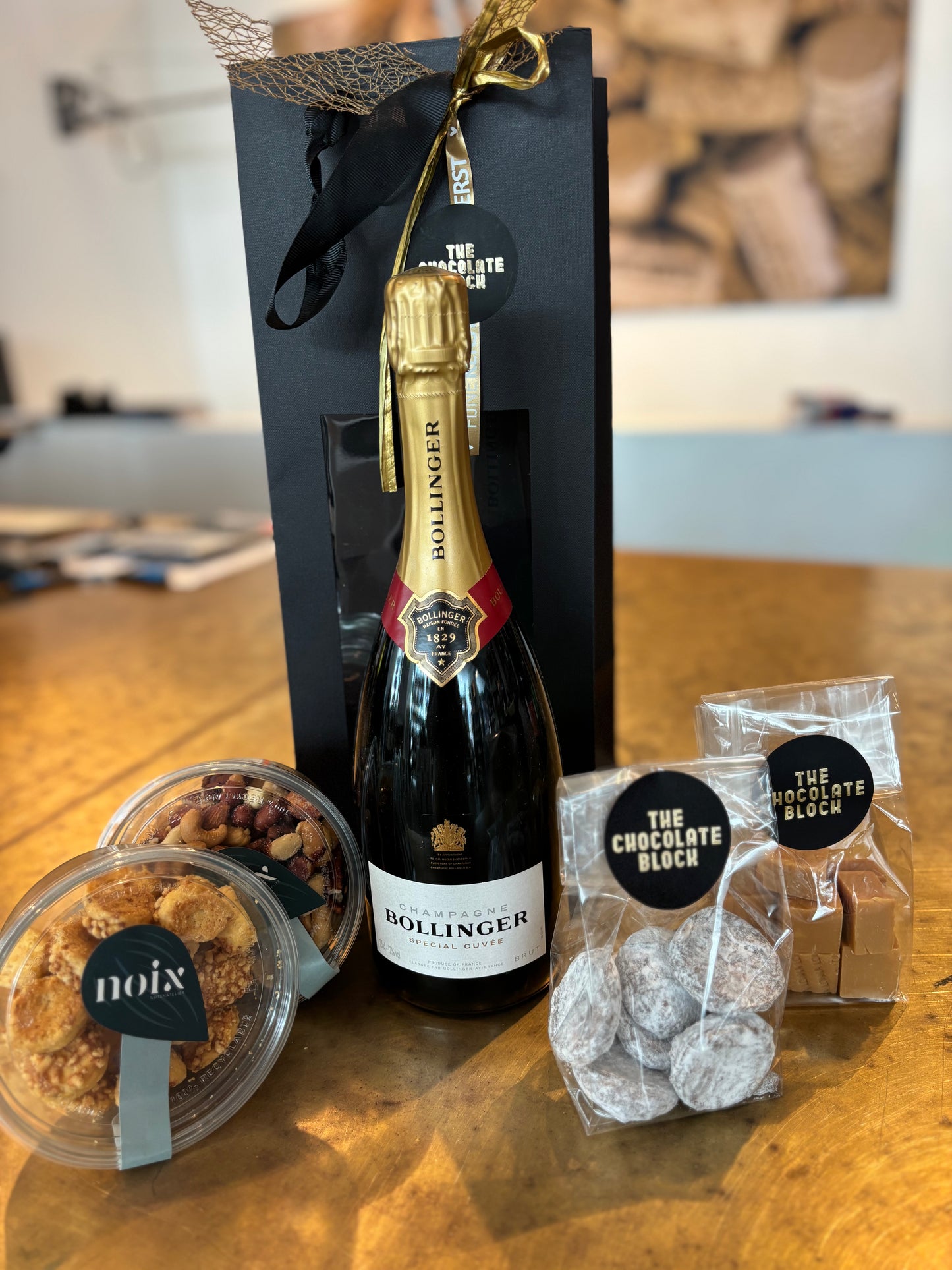 Champagne Bollinger met Delicatessen in Luxe Draagtas