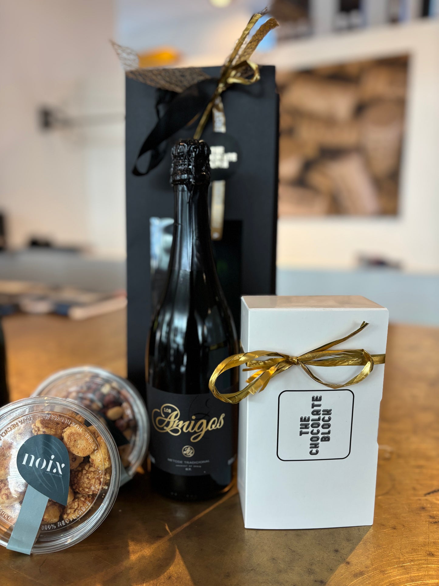 Bonbons met Cava en Delicatessen in Luxe Draagtas