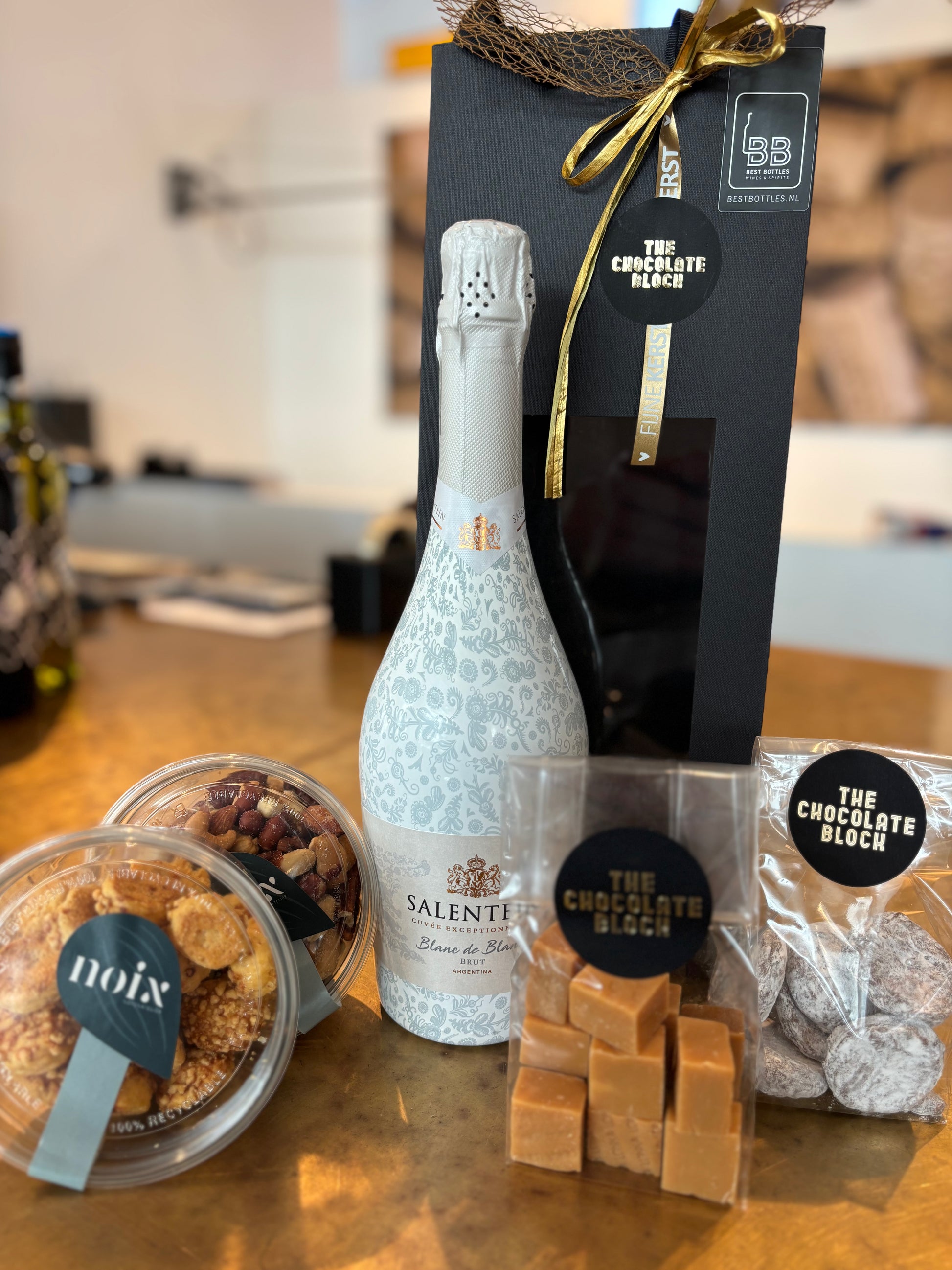 Salentein Blanc de Blancs met Delicatessen in Luxe Draagtas