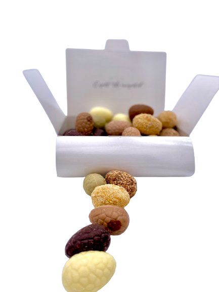 Doosje met luxe paaseitjes van Visser Chocolade